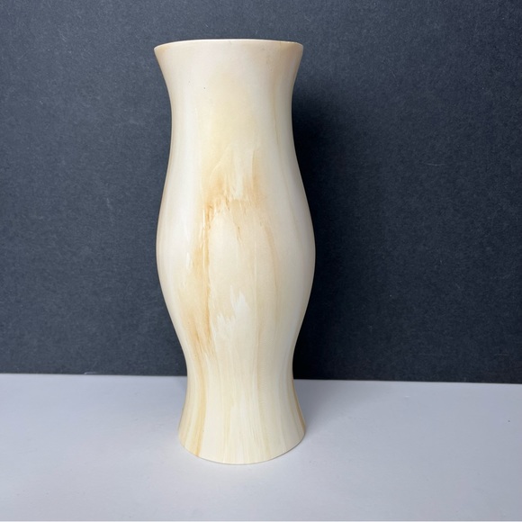 UO Urban Outfitters Alia Resin Boho Marble Like Deco Hippie Art Farm Curvy Vase - Picture 5 of 9